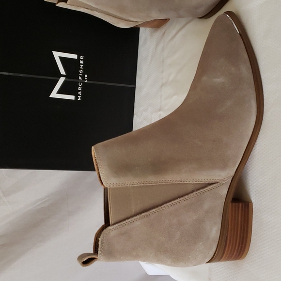 EUC Marc Fisher Yale Chelsea Boot size 8 M - Picture 2 of 16